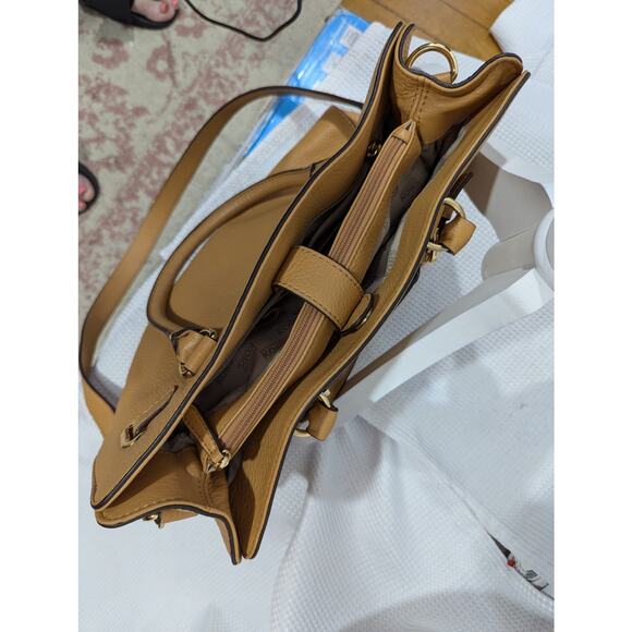 NWOT! MICHAEL KORS! ALMOND TAN/BROWN GENUINE LEATHER LARGE SHOULDER BAG, PURSE! - Picture 9 of 12